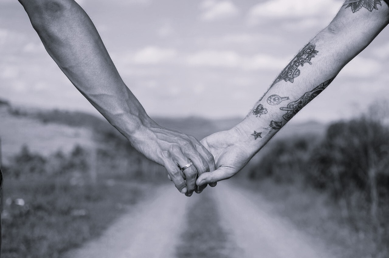 lovers-7258609_1280-1