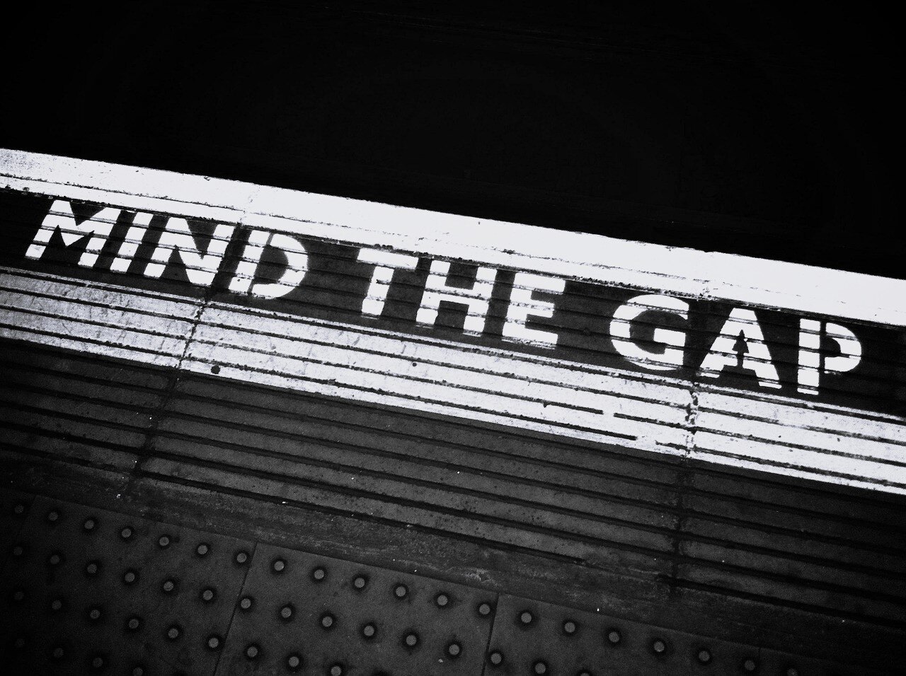 mind-the-gap-1876790_1280